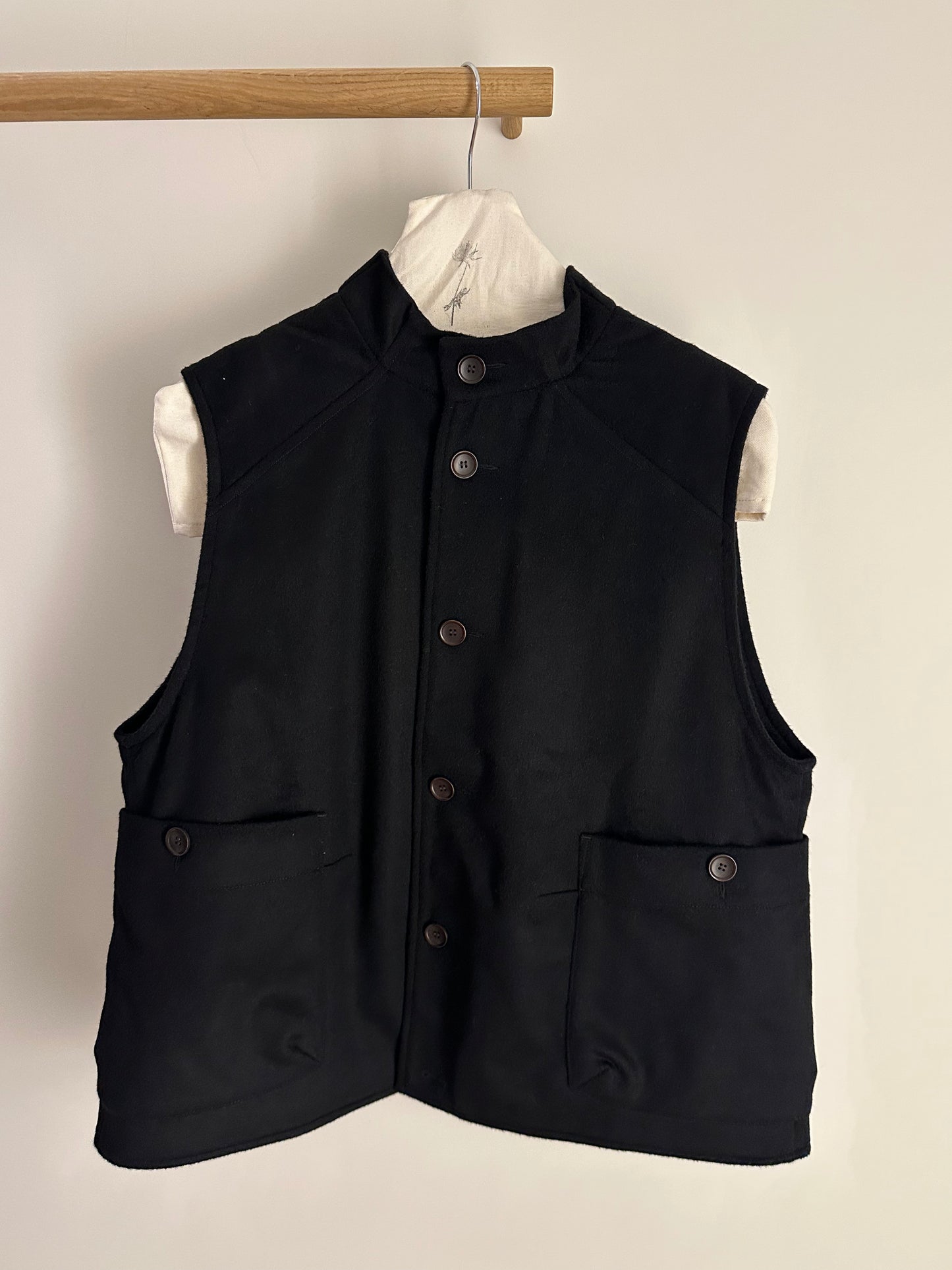 Unkruid News From Home Vest Black Himalayaloden